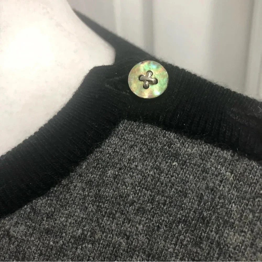 Gloria Sachs 100% Cashmere Vintage Button Crewneck Sweater Medium - Picture 3 of 9